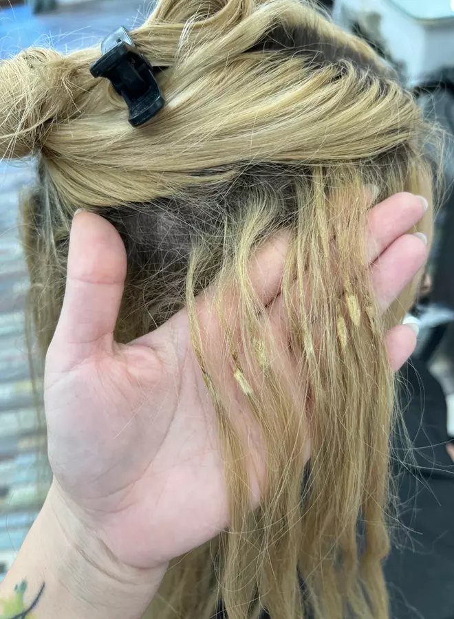 Detaliu tehnic cu extensii micro-ring aplicate la rădăcină